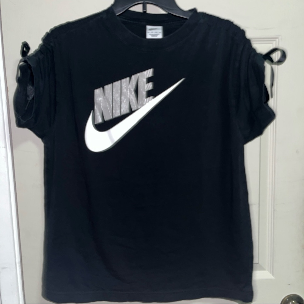 Nike Women's XS Sportswear Dance tee Graphic T-Shirt Black DV0335-010 g
